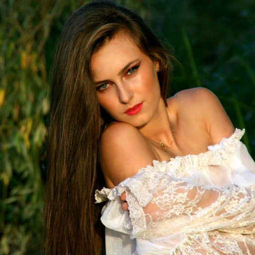 Top 5 Tips for Naturally Straight Hair – Featured Image Top 5 Tips for Naturally Straight Hair - Featured Image